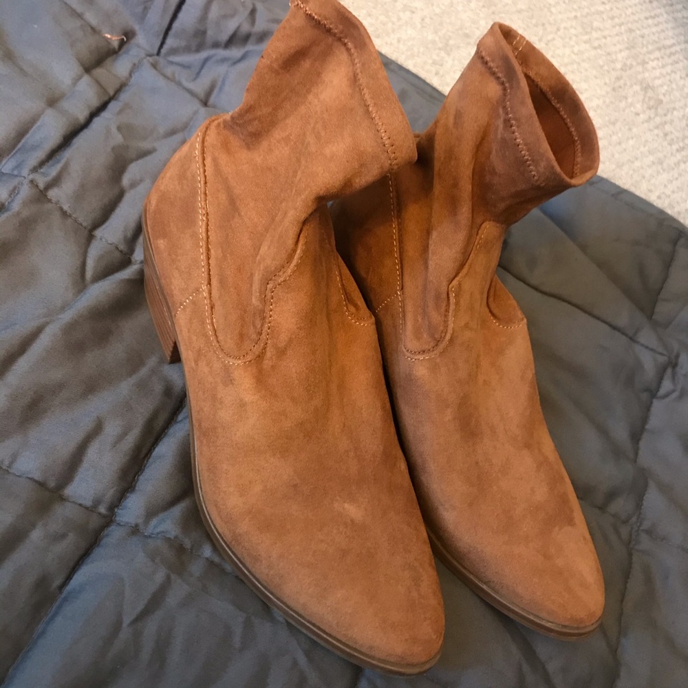 TARGET UNIVERSAL THREAD WESTERN SUEDE SOCK BOOTS